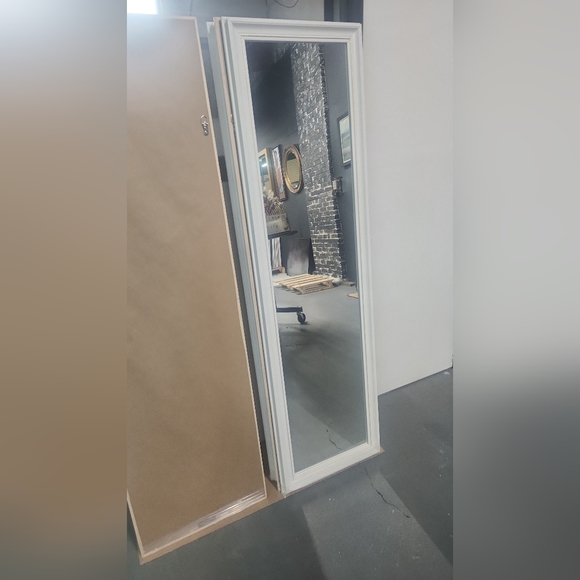 Beautiful custom made mirror with a white wood frame 😍 - Picture 4 of 5